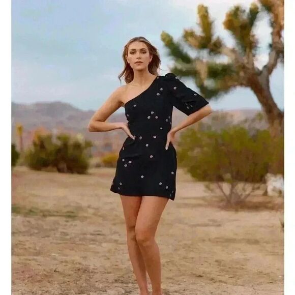 Park & Fifth strapless one shoulder dress. This is classy and sophisticated. - Picture 1 of 7